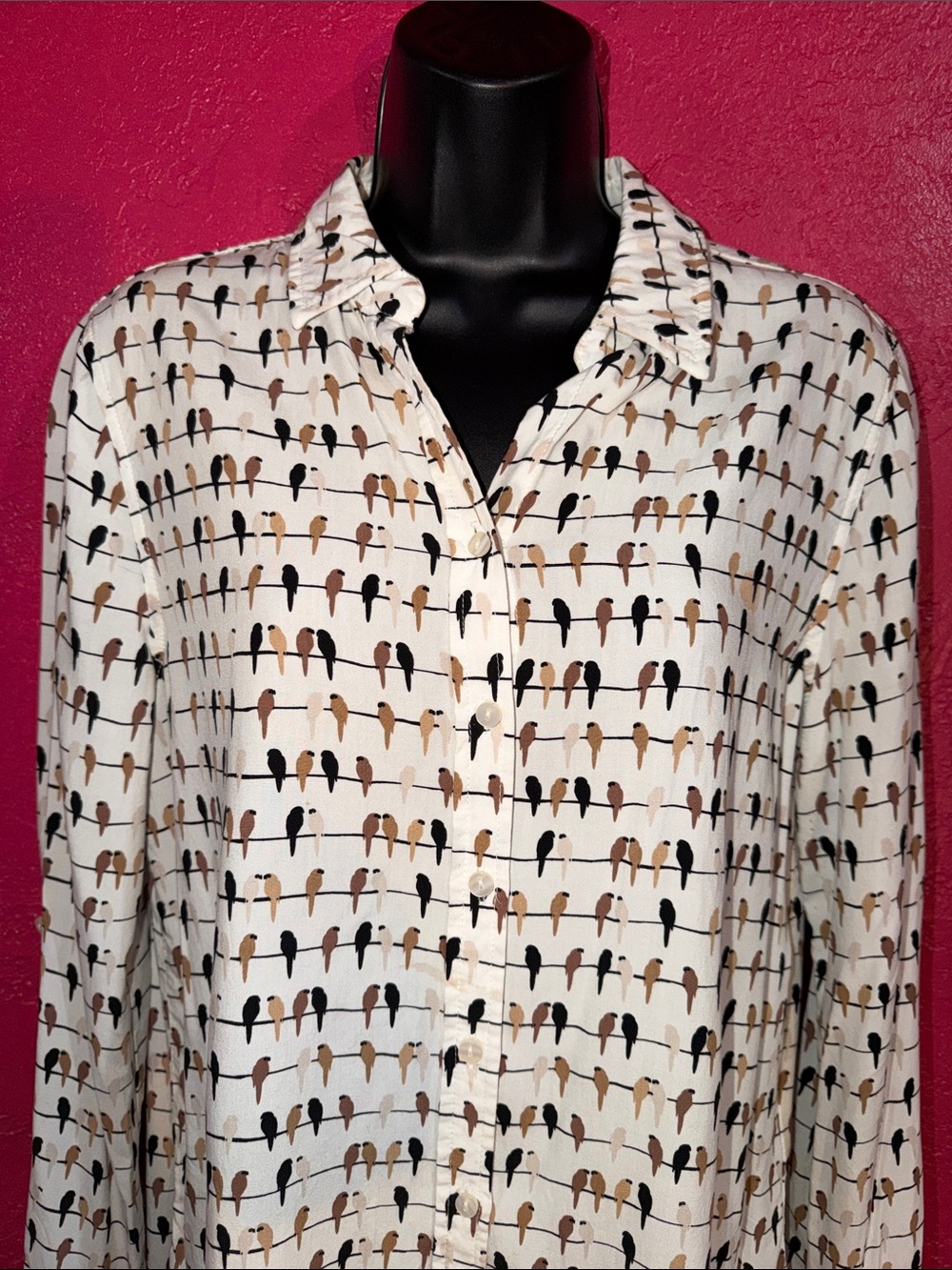 Jane & Delancy white button down shirt with hi lo hem and bird print. Sz S